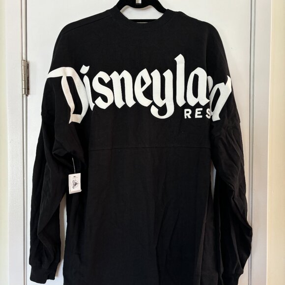 NWT Disneyland Resort Longsleeve Tee UNISEX Medium - Picture 1 of 3